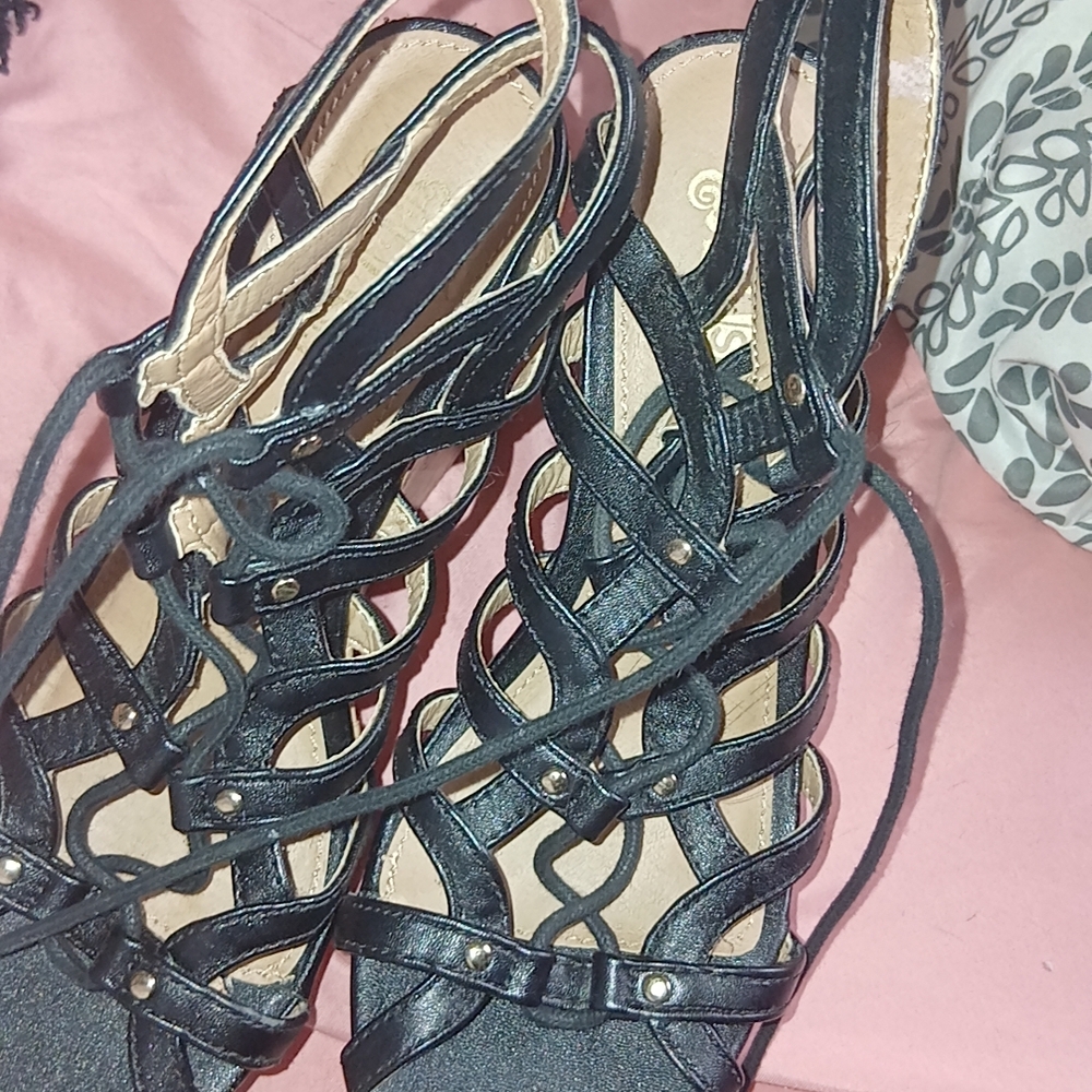 Brash Black Sandals with Intricate Straps
